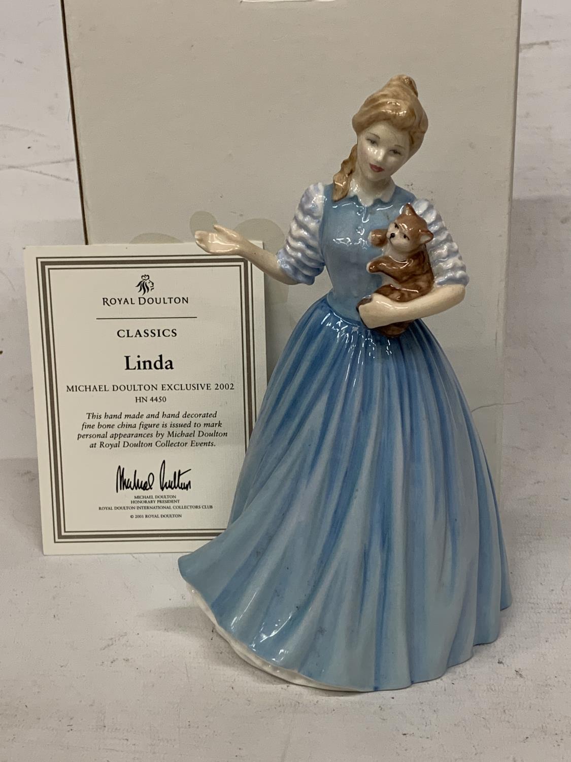 A BOXED ROYAL DOULTON FIGURINE "LINDA" A MICHAEL DOULTON EXCLUSIVE 2002 HN 4450 WITH CERTIFICATE AND