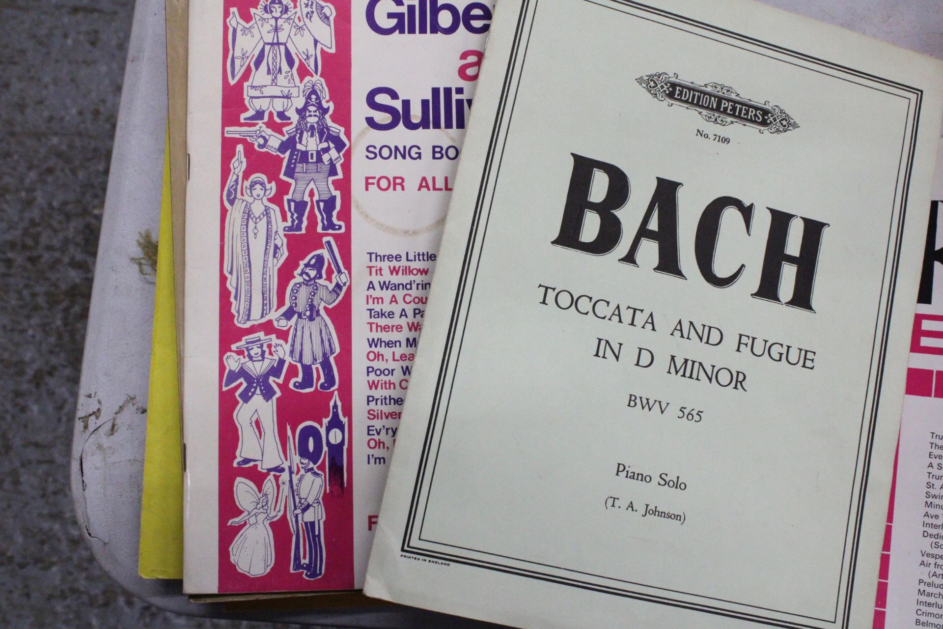 A QUANTITY OF VINTAGE SHEET MUSIC AND THEATRE PROGRAMMES - Image 5 of 6