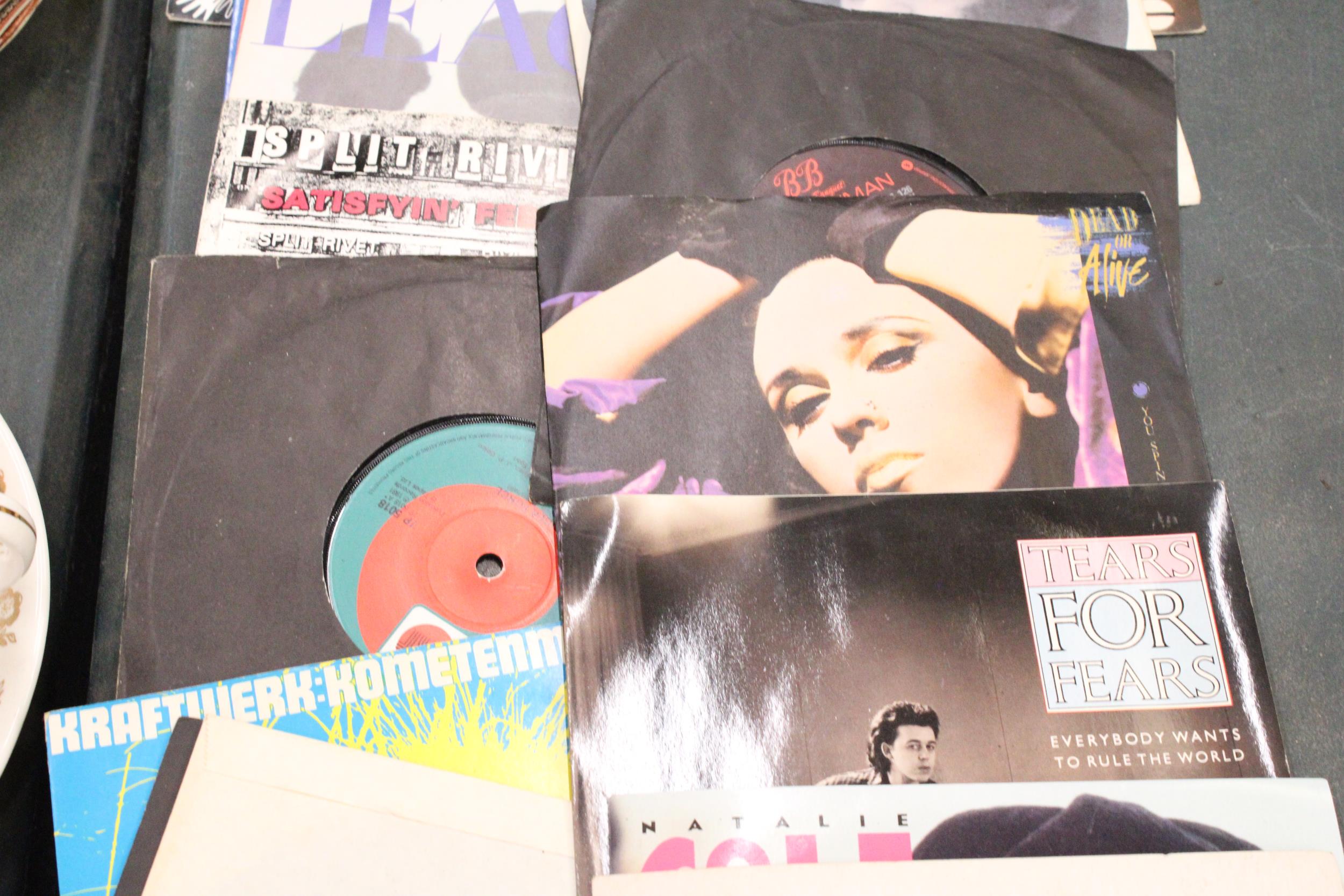 A COLLECTION OF 1980'S VINYL SINGLES TO INCLUDE SPANDAU BALLET, KIM WILDE, THE HUMAN LEAGUE, TUBEWAY - Image 4 of 5