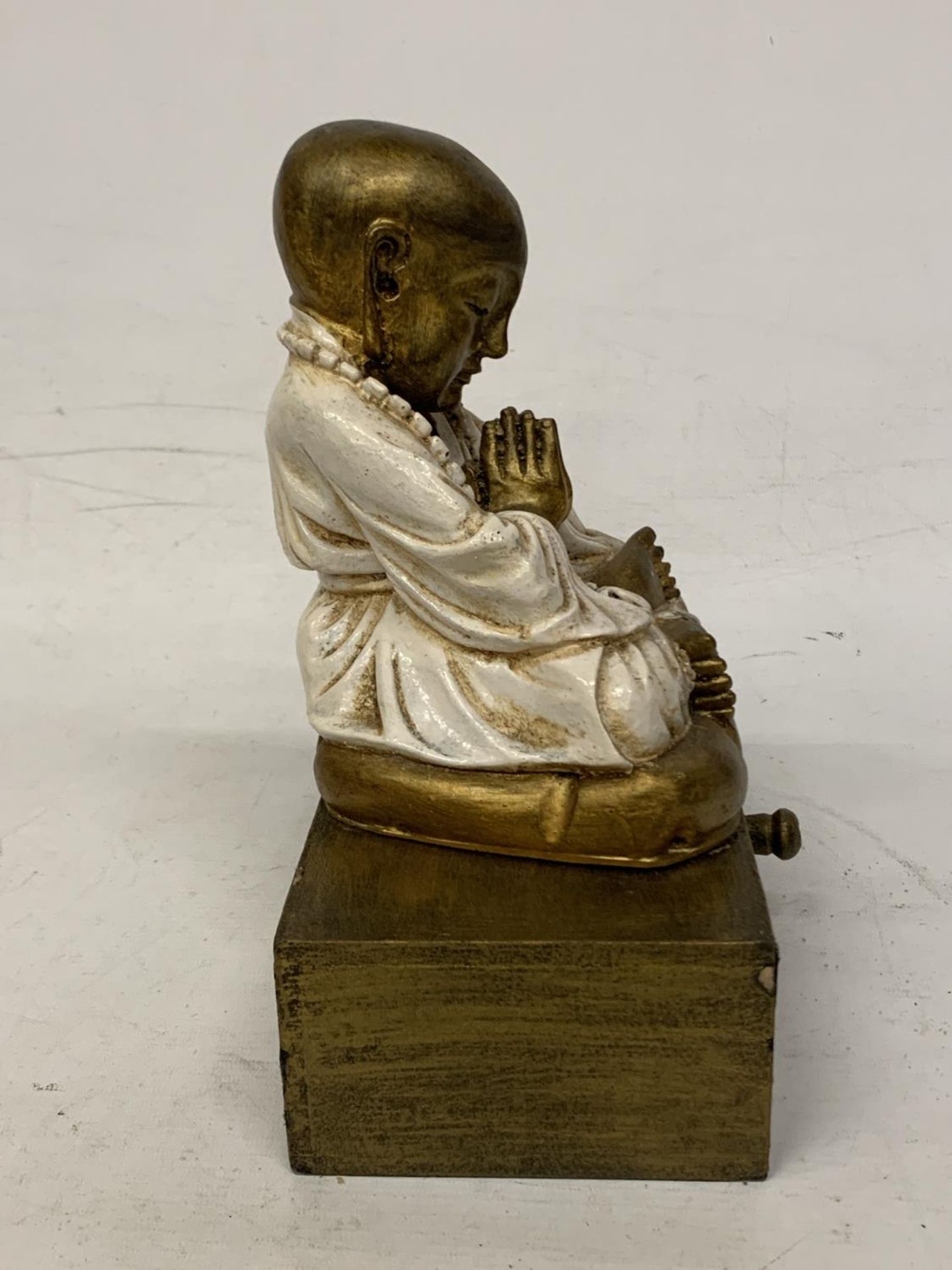 A CREAM/WHITE BUDDHA JEWELLERY BOX - Image 3 of 4