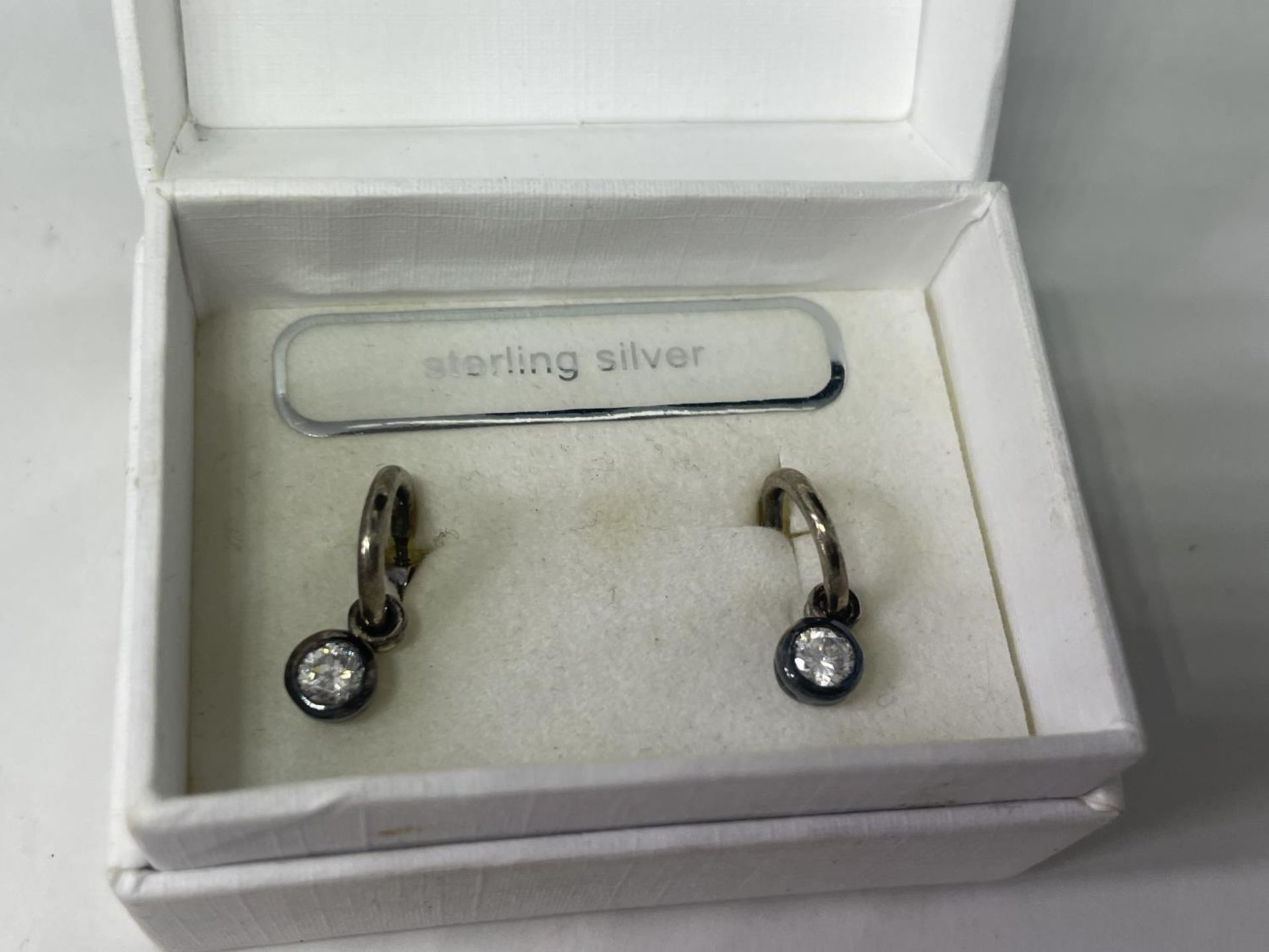 FOUR PAIRS OF SILVER EARRINGS - Image 2 of 3