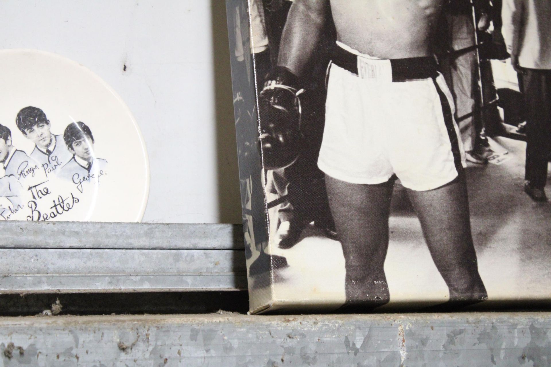 A 1963 BEATLES PLATE PLUS CANVAS PHOTO OF THE BEATLES AND MUHAMMAD ALI - APPROXIMATELY 50 CM X 70 CM - Image 4 of 4