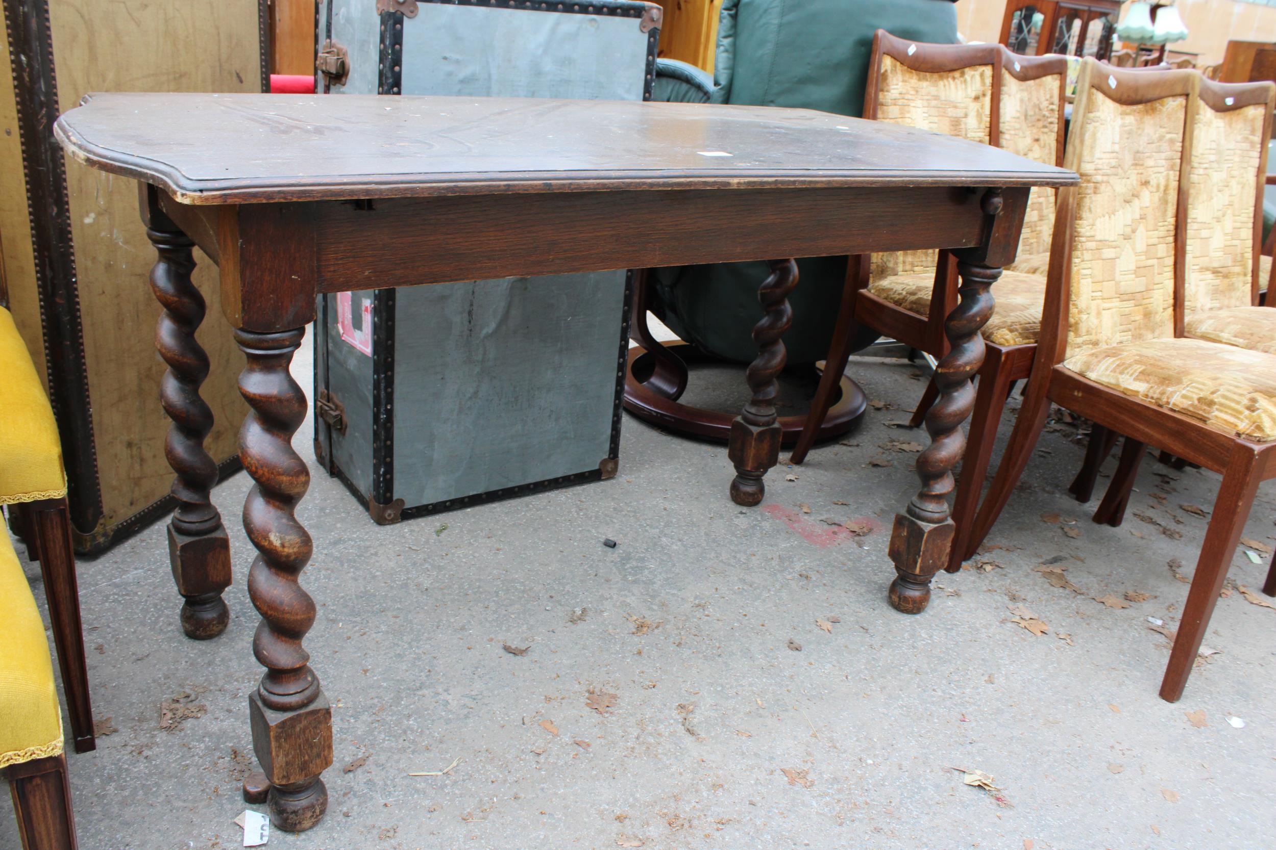 AN OAK EARLY 20TH CENTURY EXTENDING DINING TABLE ON BARLEY TWIST LEGS 52" X 24" (TWO LEAVES 13" - Image 2 of 3