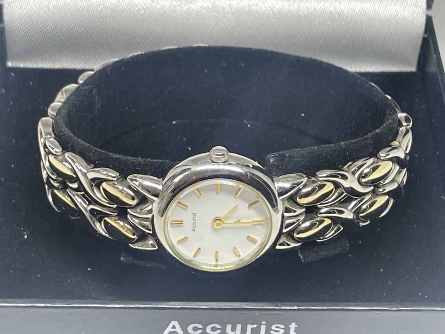 AN ACCURIST WRIST WATCH IN A PRESENTATION BOX - Image 2 of 2