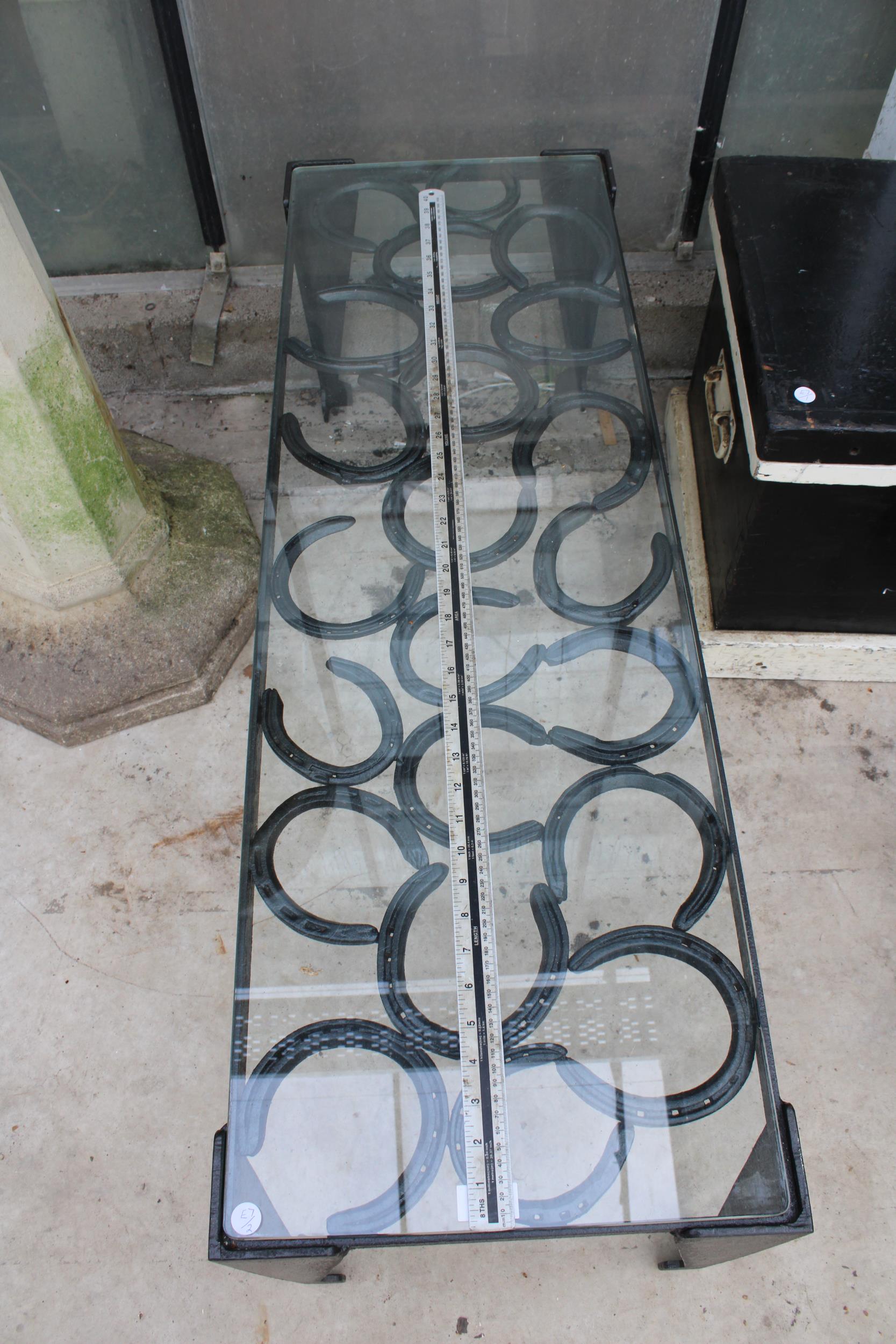 A VINTAGE STYLE METAL COFFEE TABLE WITH GLASS TOP AND FORMED FROM HORSE SHOES - Image 3 of 4