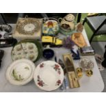 A LARGE MIXED VINTAGE LOT TO INCLUDE CAKE STANDS, A NOVELTY TEAPOT AND LAMP, WEDGWOOD AND SPODE