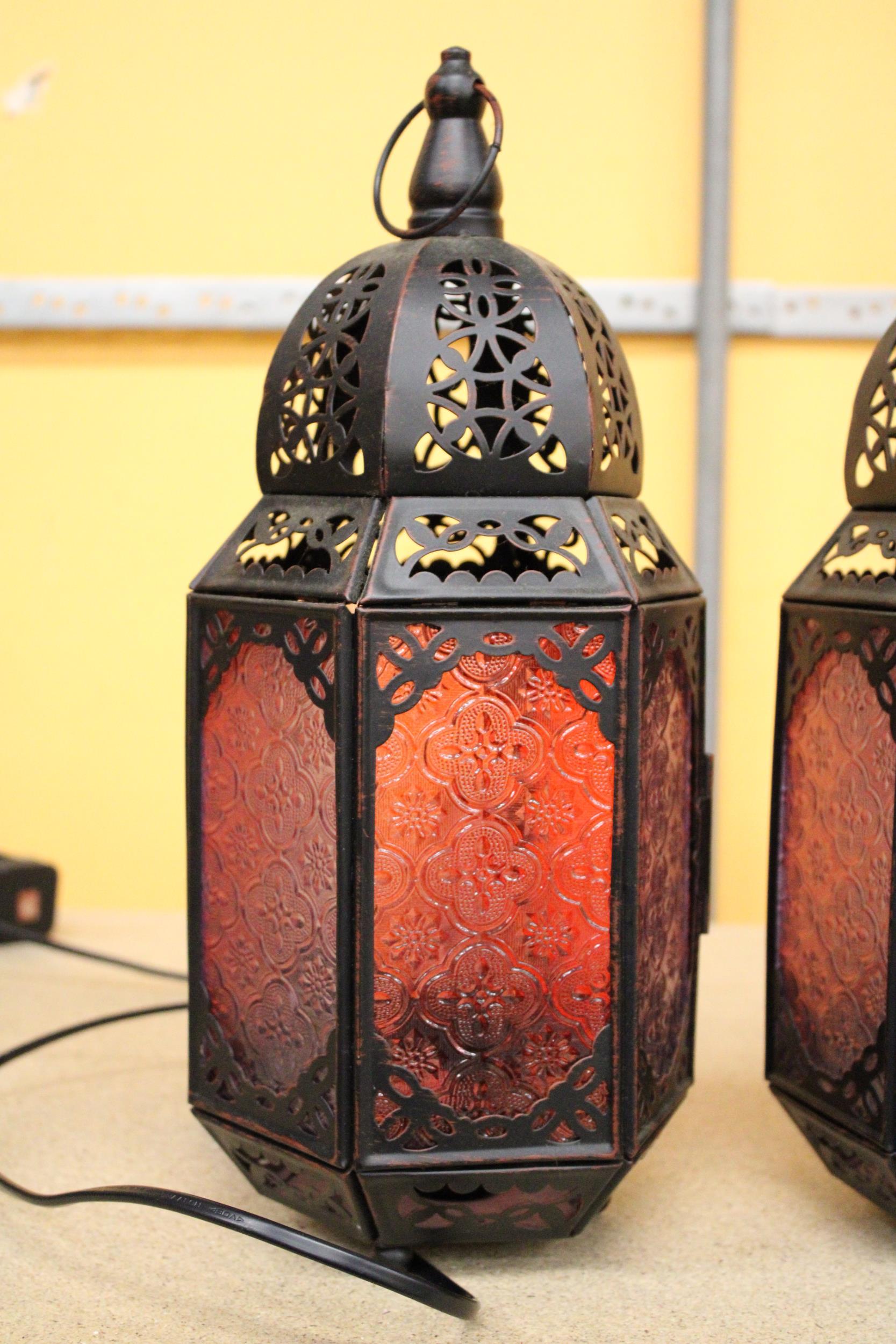 A PAIR OF MOROCCAN STYLE TABLE LAMPS - Image 2 of 4