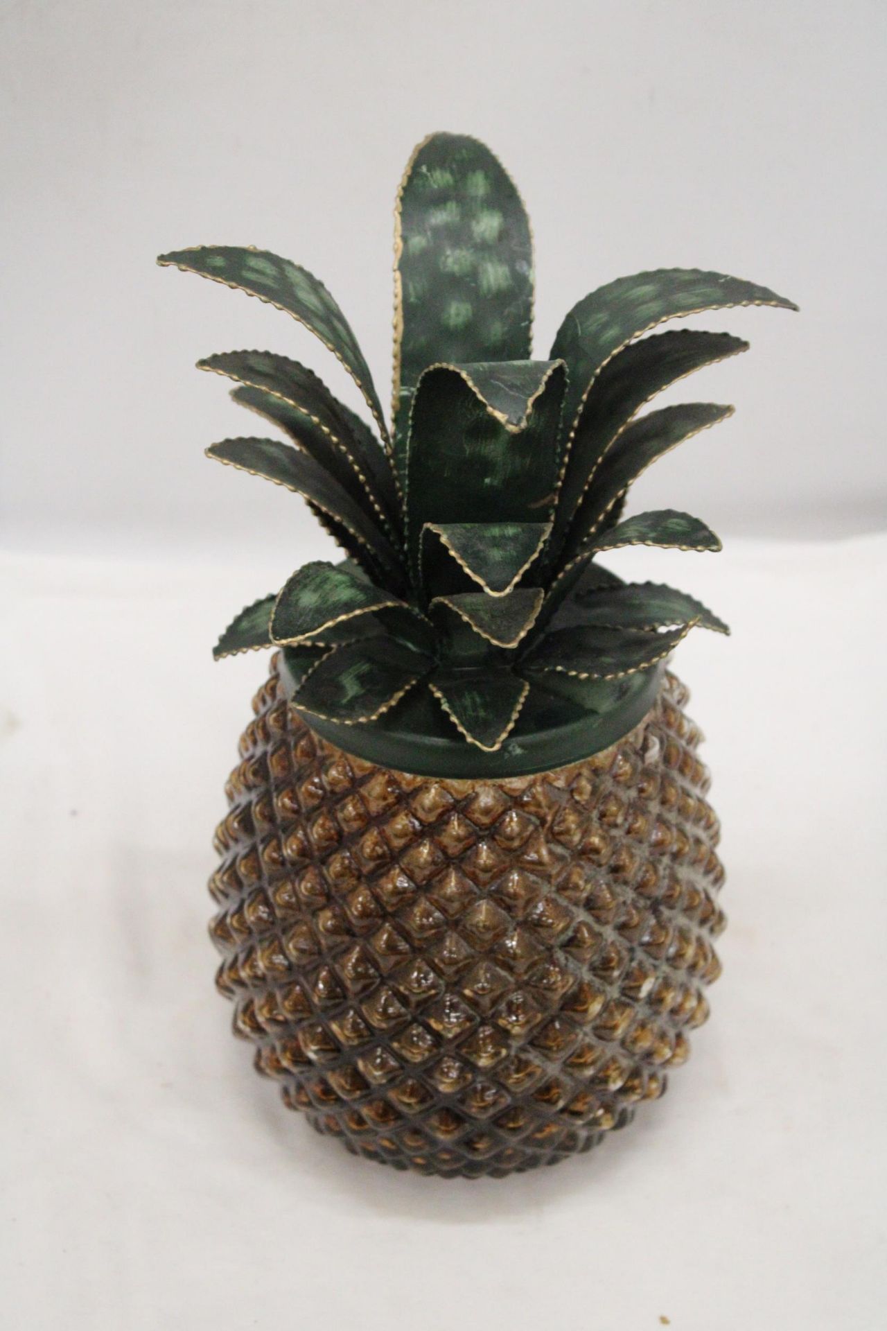 A 1960'S, CHUNKY GLASS ICE BUCKET WITH METAL PINEAPPLE LEAVES, HEIGHT 32CM