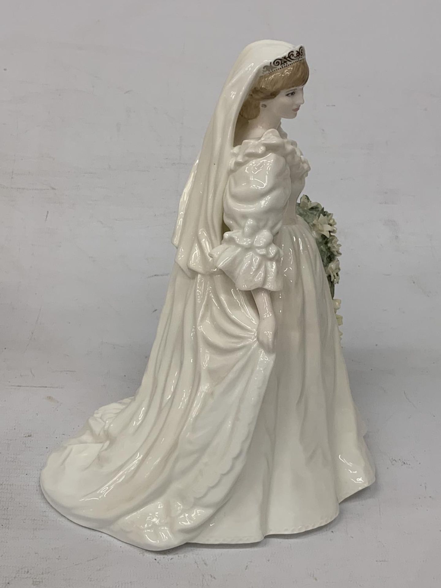 A DIANA FIGURINE PRINCESS OF WALES 29TH JULY 1981 ISSUED IN A HAND-NUMBERED UK LIMITED EDITION OF - Image 2 of 5