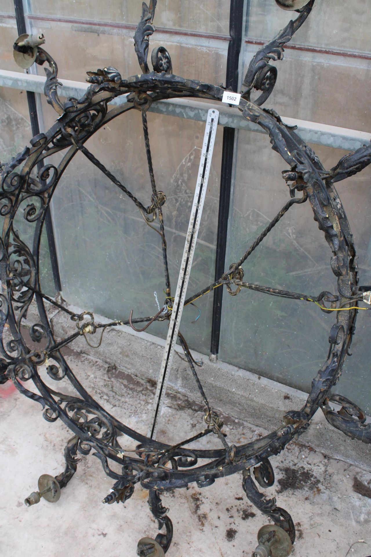 A LARGE HEAVY WROUGHT IRON 12 BRANCH CEILING LIGHT FITTING WITH HANGING BARS (D:146CM) - Image 2 of 4