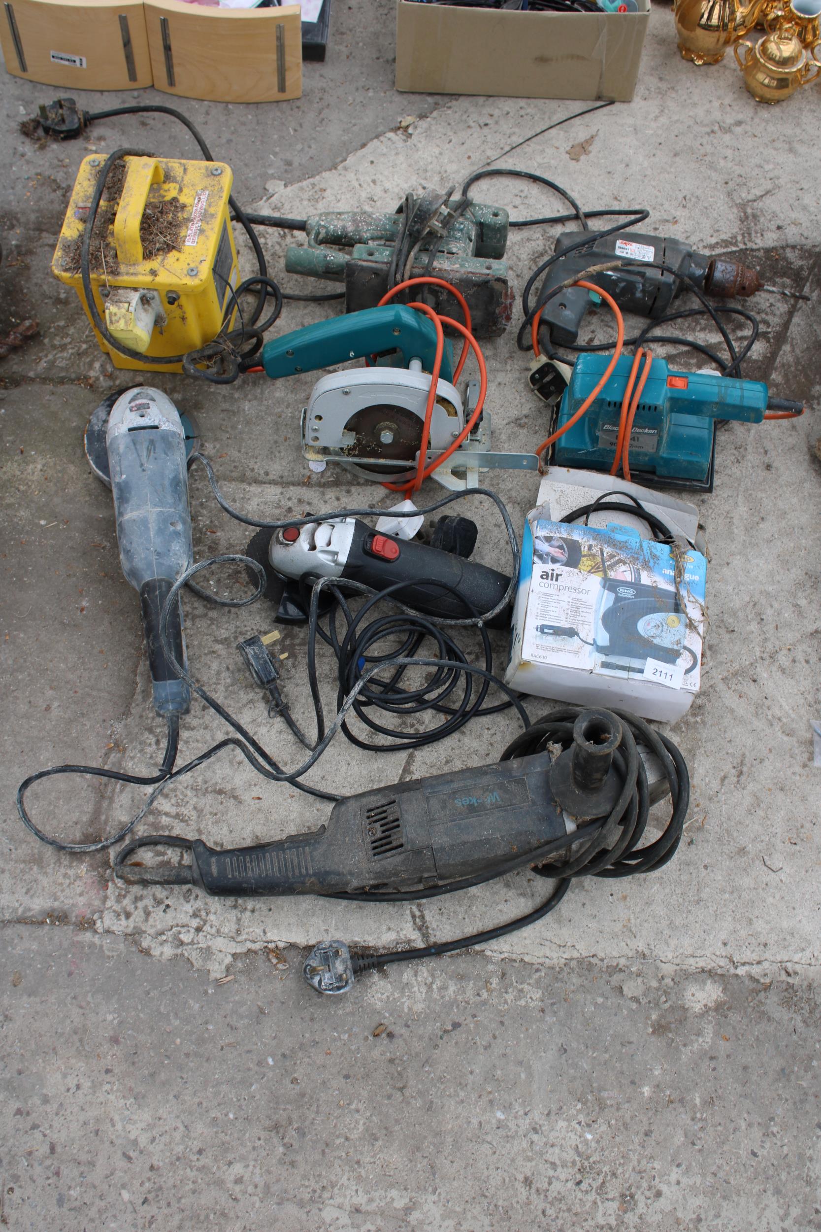 AN ASSORTMENT OF POWER TOOLS TO INCLUDE SANDERS, GRINDERS AND A MAKITA CIRCULAR SAW ETC