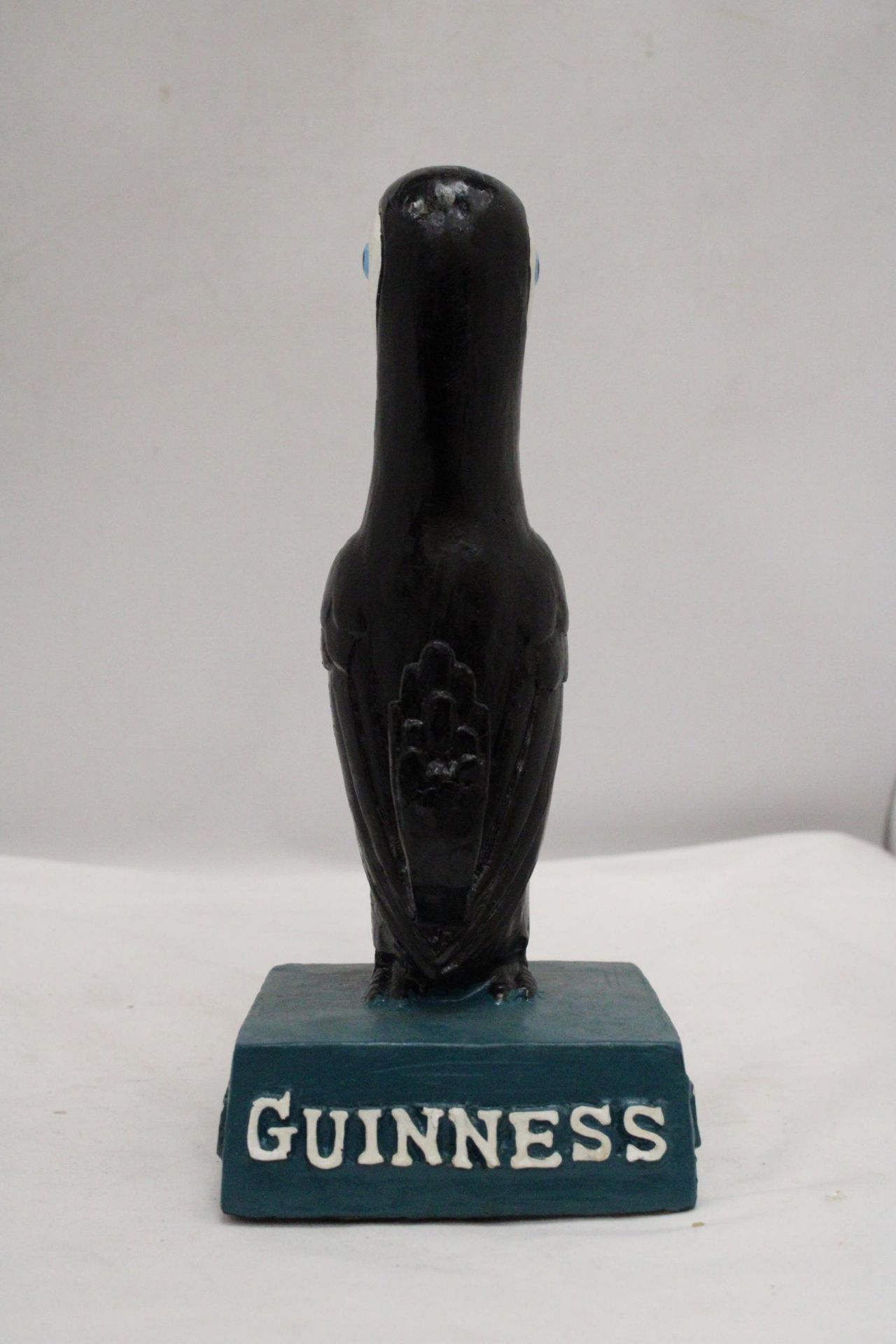 A LARGE RESIN 'GUINNESS' TOUCAN, HEIGHT 30CM - Image 5 of 6