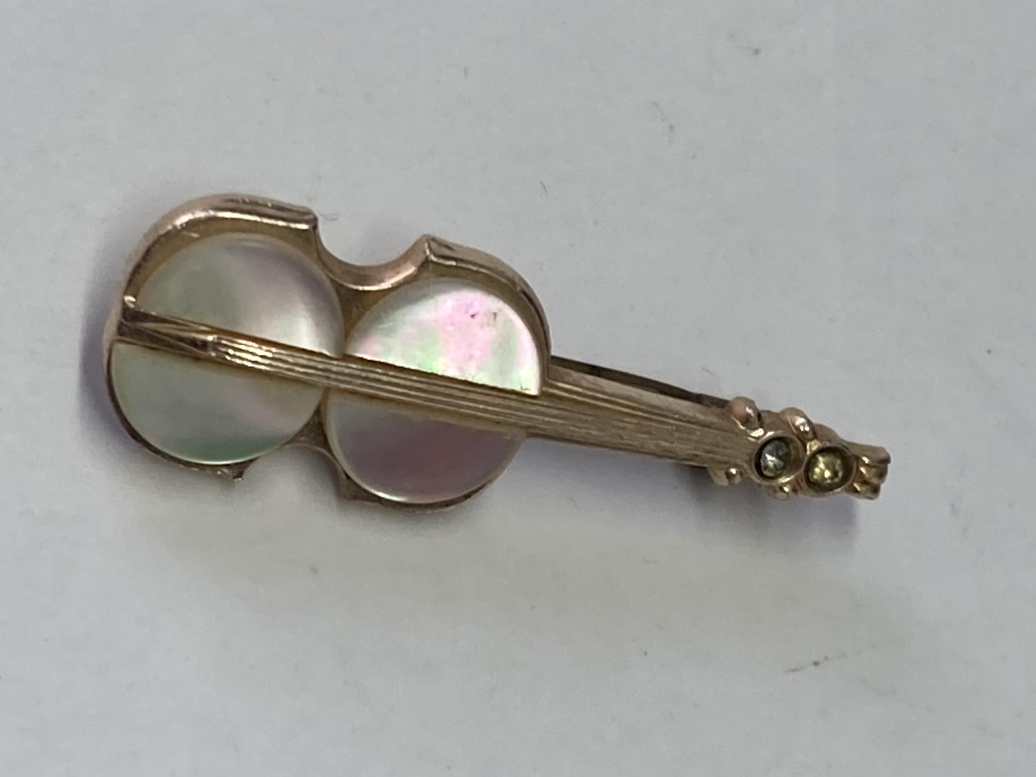 A RARE VINTAGE BEATLES GUITAR BROOCH AND A MOTHER OF PEARL EXAMPLE - Image 9 of 10