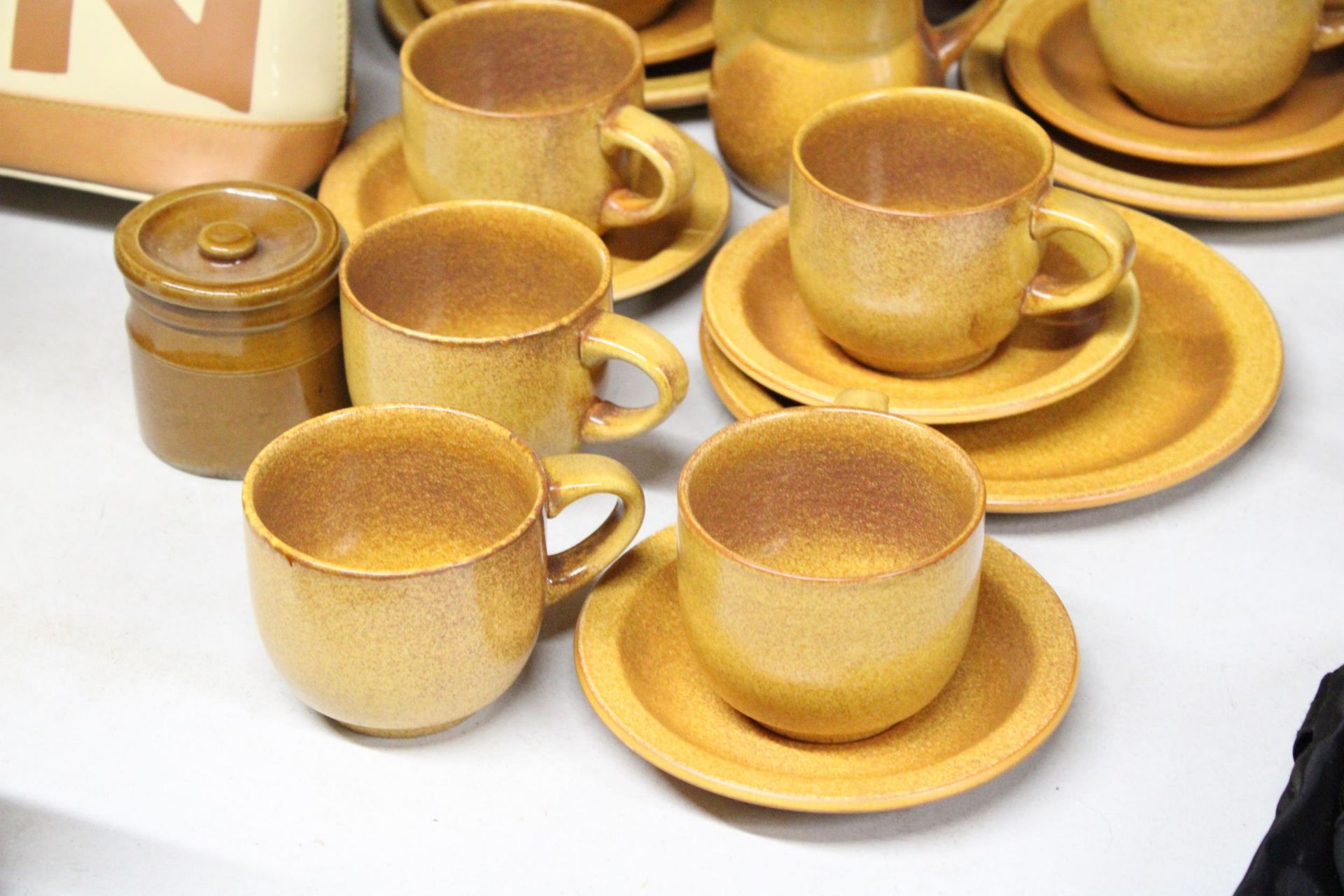 A STONEWARE COFFEE SET TO INCLUDE A CREAM JUG, SUGAR BOWL, CUPS, SAUCERS AND SIDE PLATES, PLUS JUGS, - Image 2 of 5