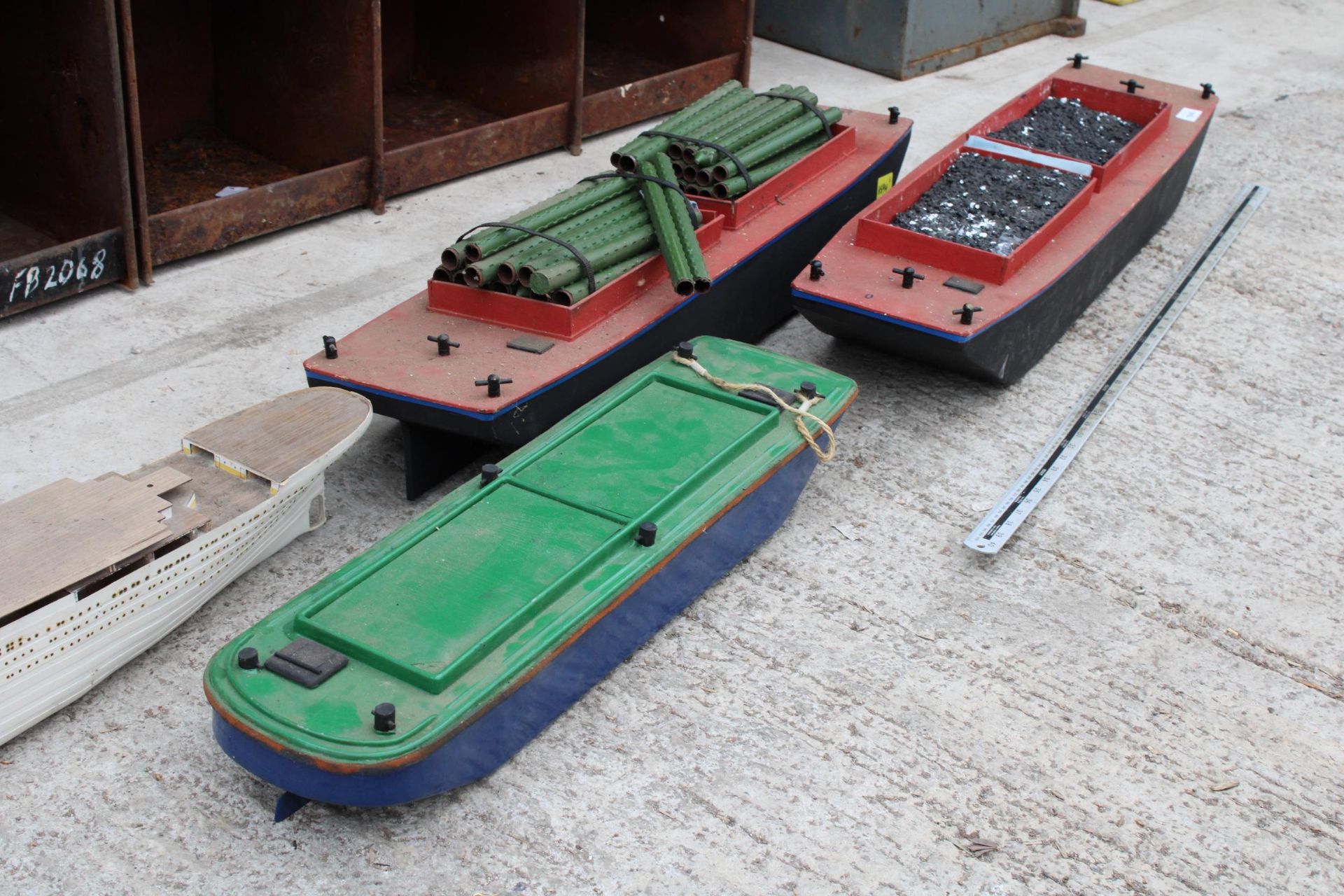 FOUR VARIOUS WOODEN MODEL BOATS - Image 3 of 5