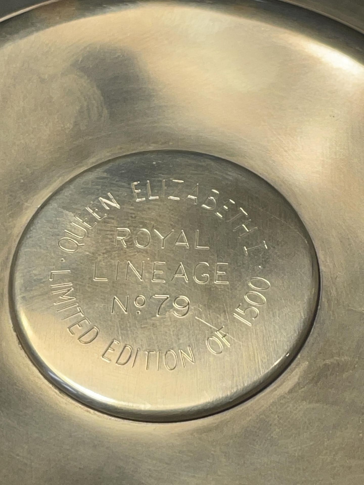 A HALLMARKED LONDON SILVER QUEEN ELIZABETH I ROYAL LINEAGE NO.79 LIMITED EDITION OF 1500 DISH - Image 5 of 5