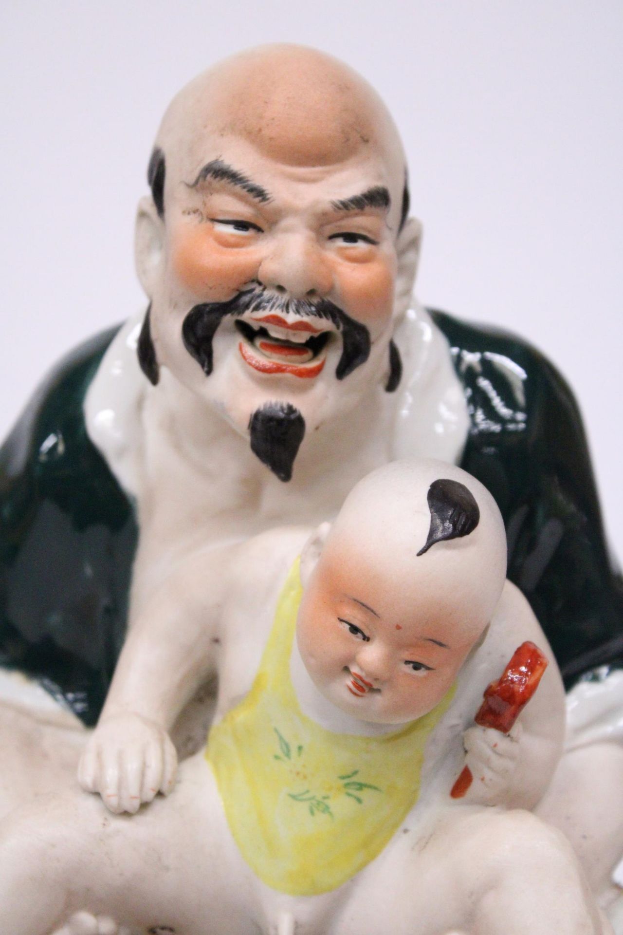A CHINESE PORCELAIN MAN WITH BABY - Image 6 of 6