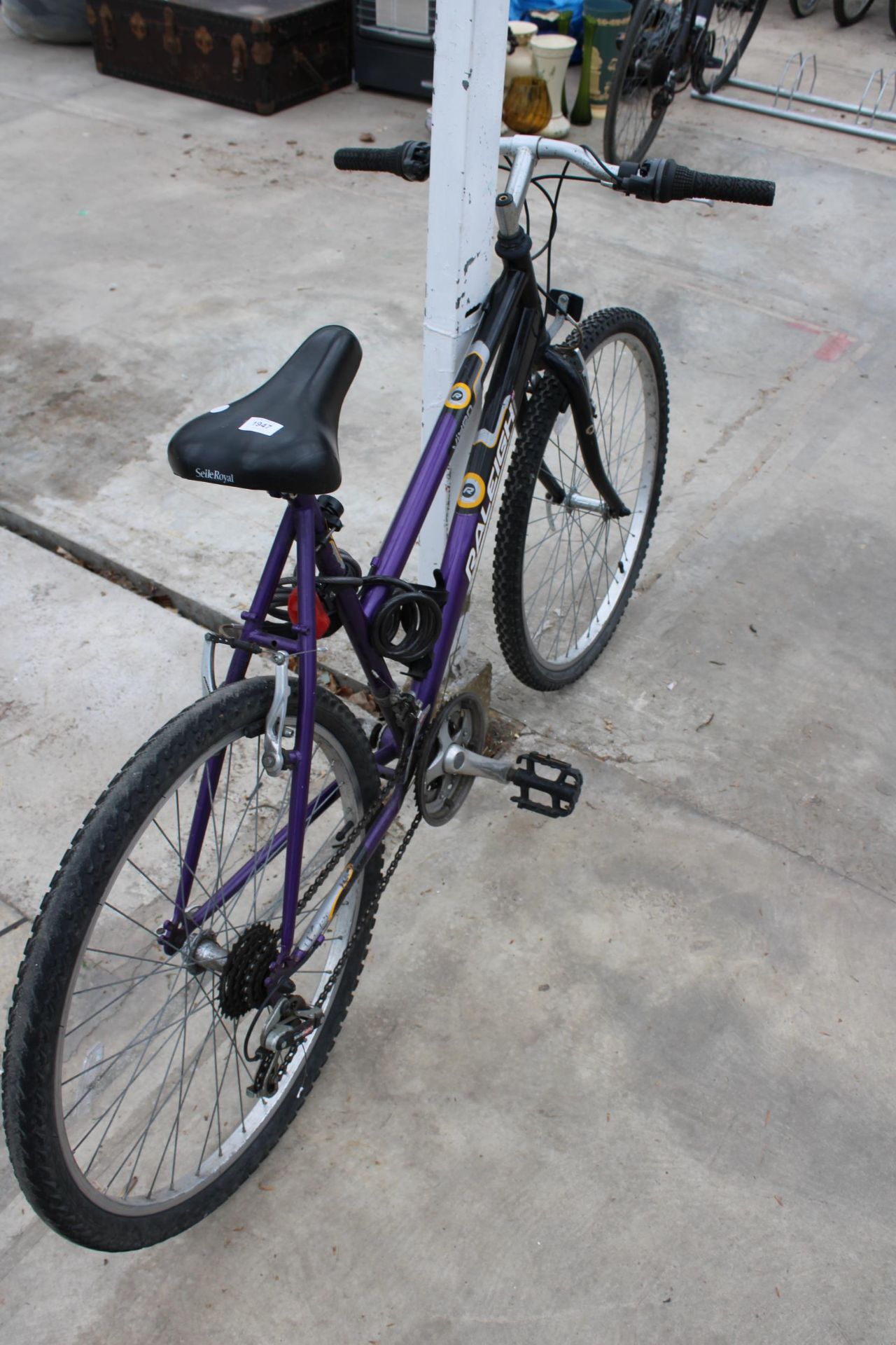 A LADIES RALEIGH BIKE WITH 18 SPEED GEAR SYSTEM - Image 2 of 3