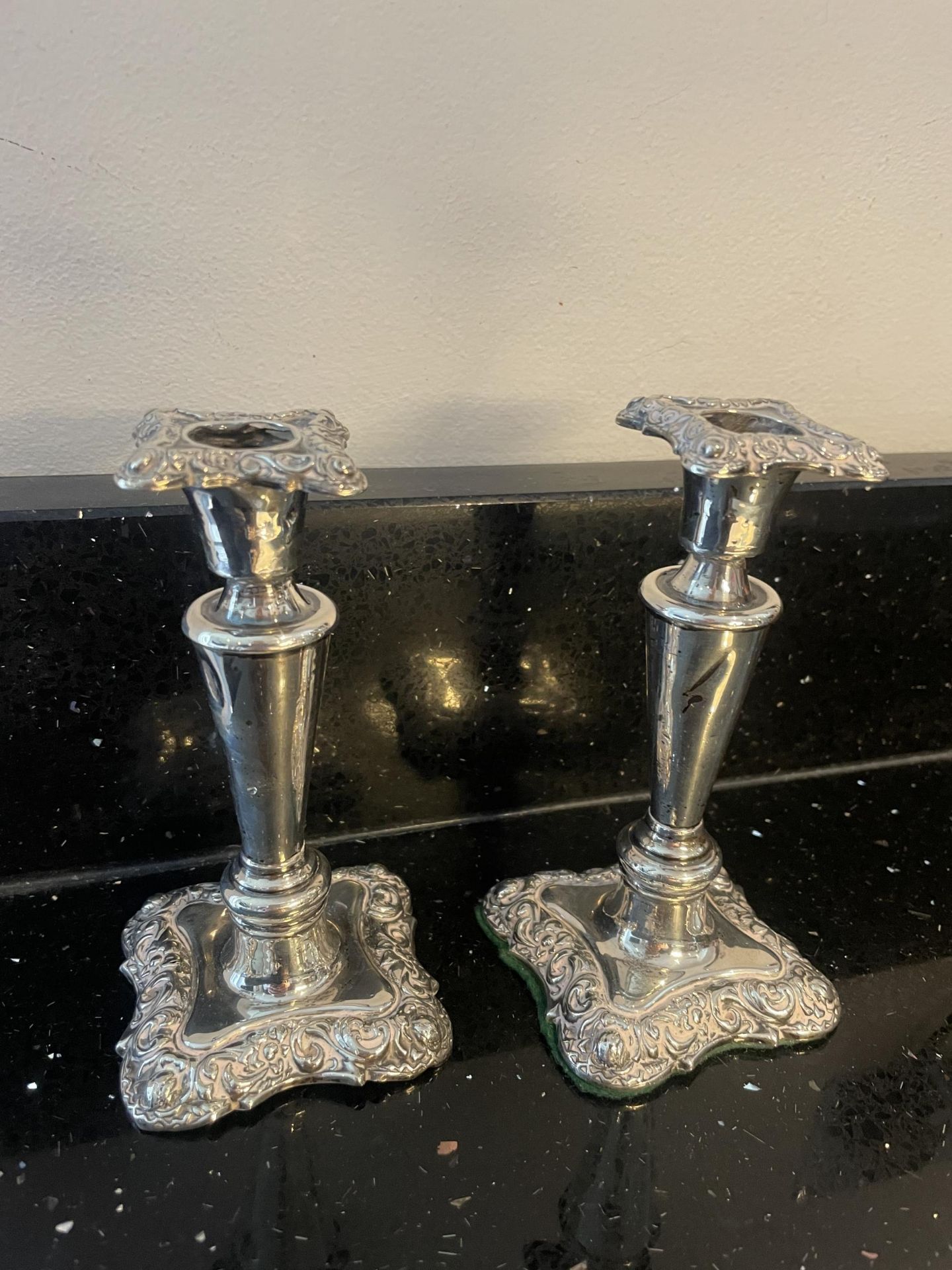 A PAIR OF HALLMARKED BIRMINGHAM SILVER CANDLESTICKS ONE WITH WEIGHTED BASE - Image 2 of 5