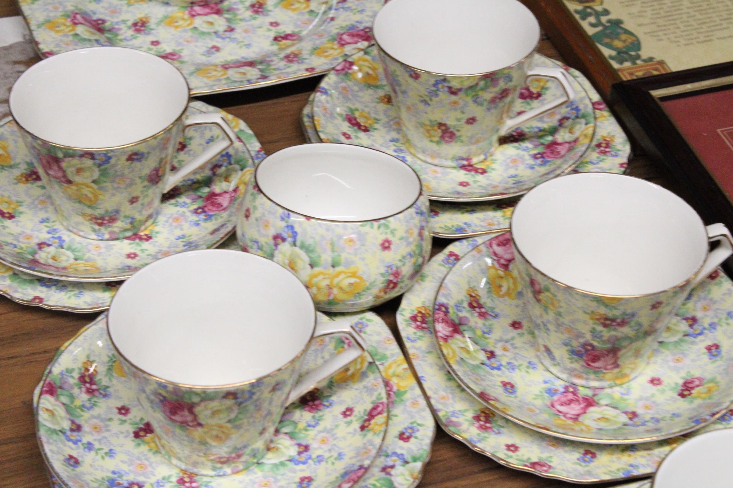 A LORD NELSON CHINTZ TEASET TO INCLUDE A CAKE PLATE, CREAM JUG, SUGAR BOWL, CUPS, SAUCERS AND SIDE - Image 4 of 5