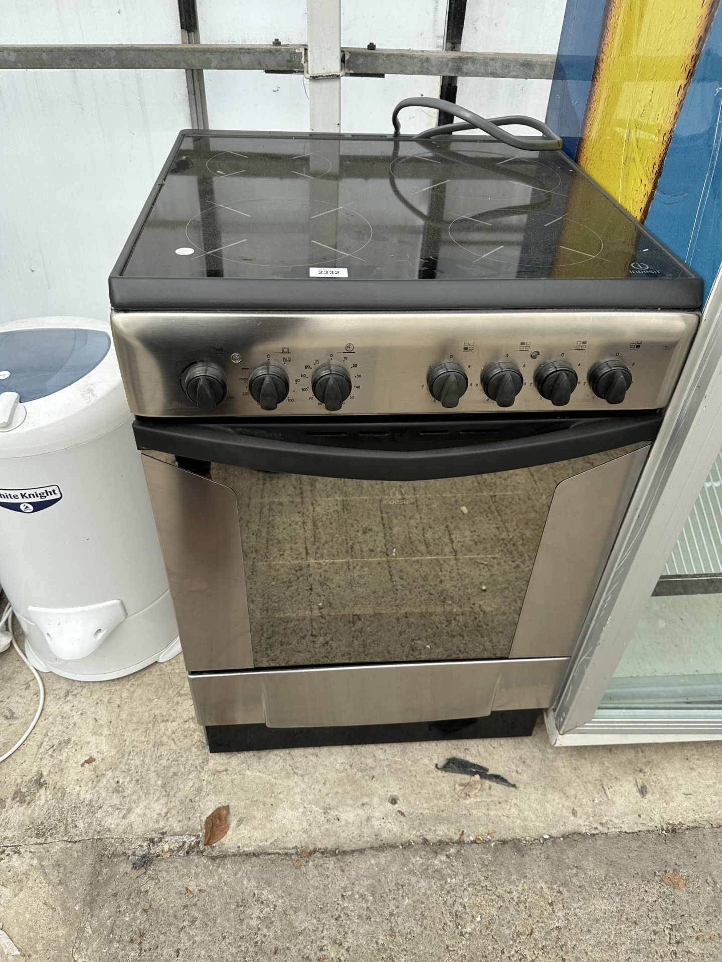 A SILVER AND BLACK ELECTRIC OVEN AND HOB BELIEVED IN WORKING ORDER BUT NO WARRANTY