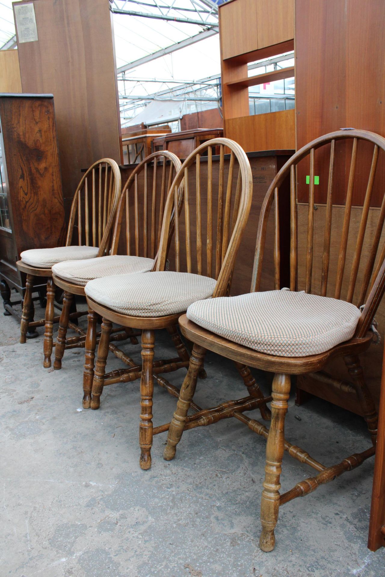 A SET OF FOUR BEECH FRAMED WINDSOR STYLE SPINDLE BACK DINING CHAIRS - Image 2 of 3
