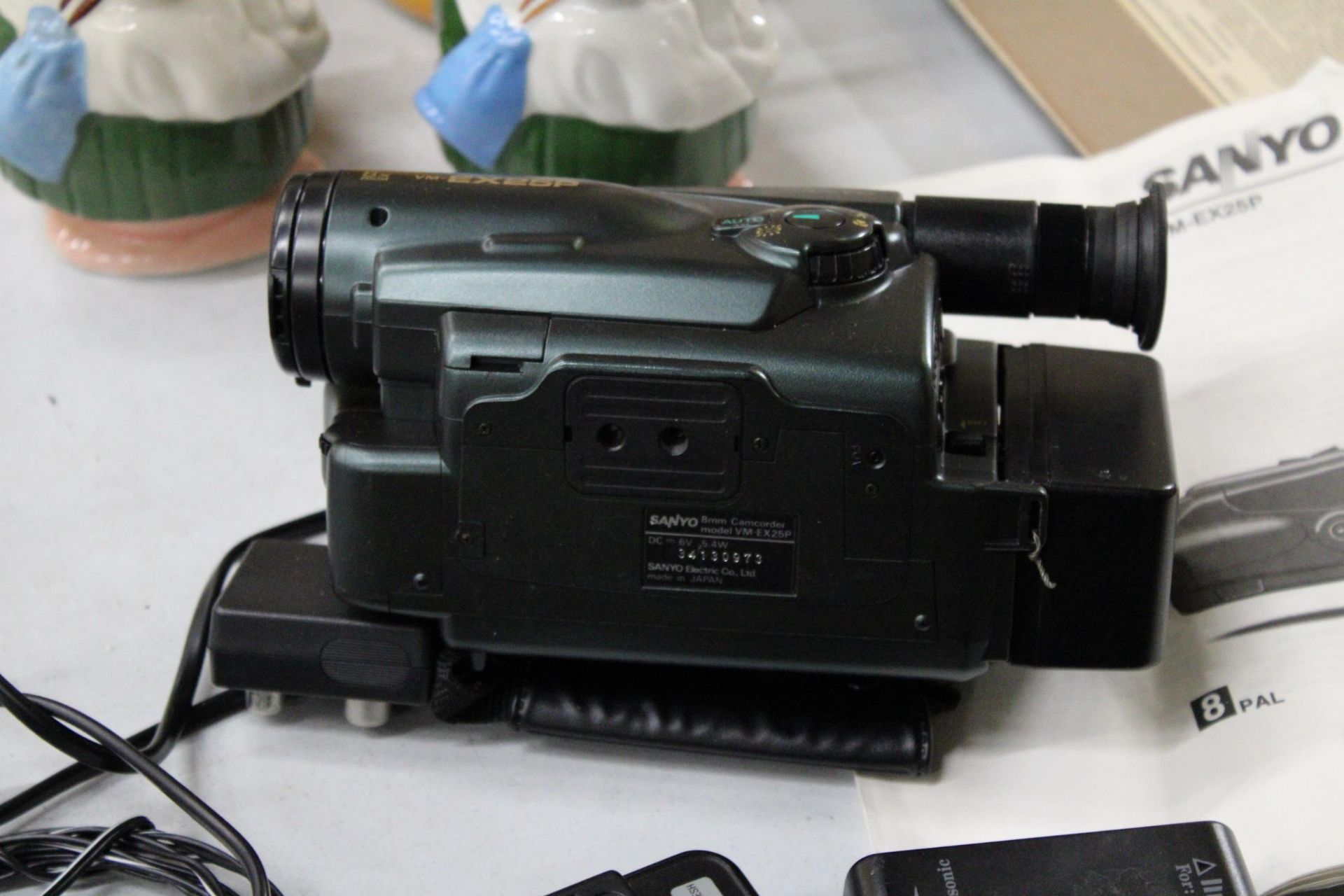 A SANYO, 8MM, CAMCORDER, VM-EX25P, WITH INSTRUCTIONS - Image 2 of 7