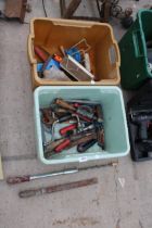 AN ASSORTMENT OF HAND TOOLS TO INCLUDE CHISELS, FILES AND A BRACE DRILL ETC