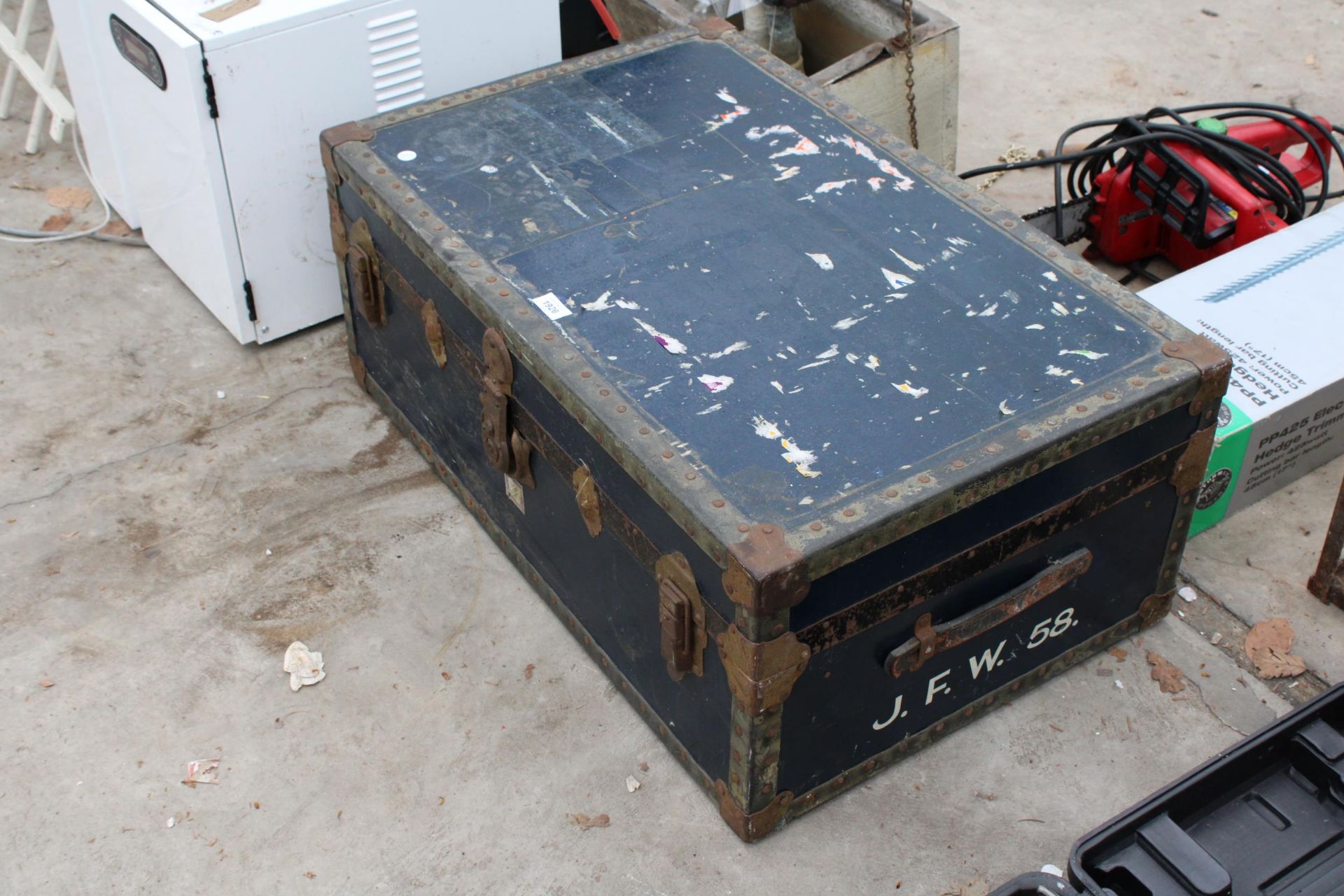 A VINTAGE WOODEN TRAVEL TRUNK - Image 2 of 3