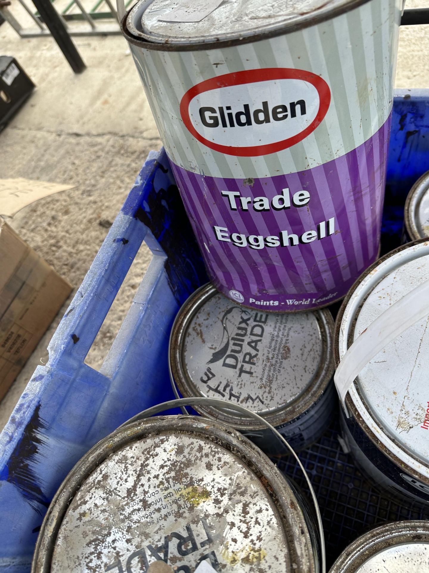 AN ASSORTMENT OF TINS OF PAINT - Image 3 of 4