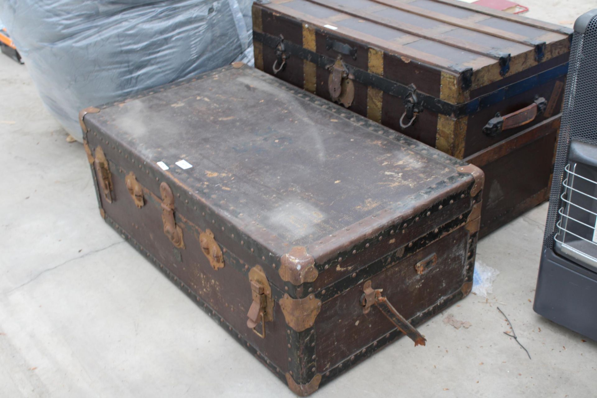 TWO VINTAGE TRAVEL TRUNKS - Image 2 of 4