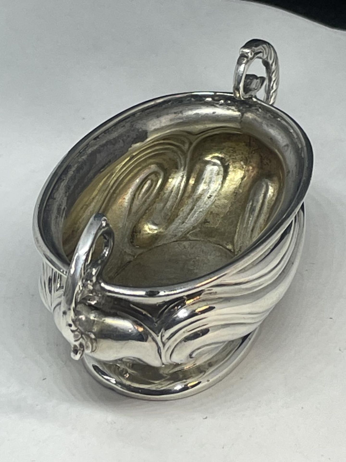 A HALLMARKED BIRMINGHAM SILVER TWIN HANDLED OVAL SALT GROSS WEIGHT 43.5 GRAMS - Image 2 of 4