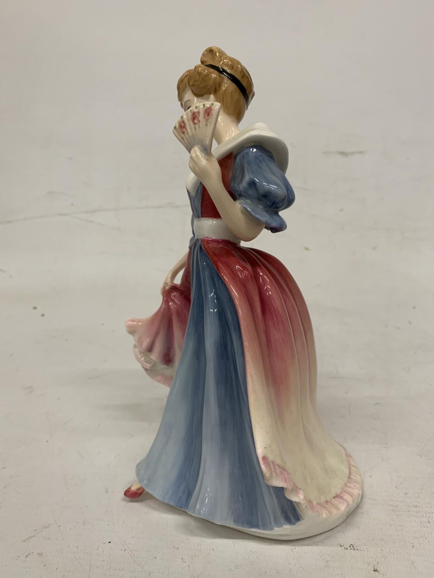 A ROYAL DOULTON FIGUREOF OF THE YEAR "AMY" HN 3316 - Image 4 of 5