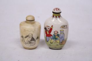 AN ANTIQUE CHINESE CLOISONNE ENAMELLED SNUFF/SCENT BOTTLE SIGNED TO THE BASE PLUS A VINTAGE