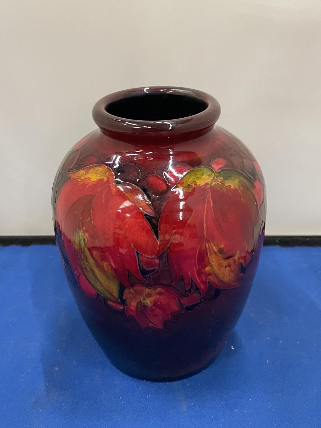 A MOORCROFT FLAMBE LEAF AND BERRY DESIGN VASE - Image 3 of 8
