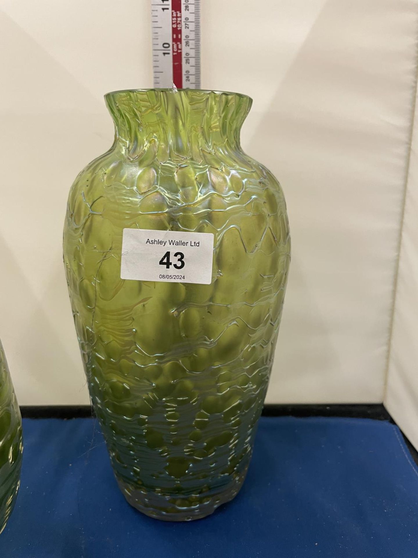 A PAIR OF POSSIBLY LOETZ GREEN LUSTRE VASES APPROXIMATELY 23CM TALL - Image 11 of 12