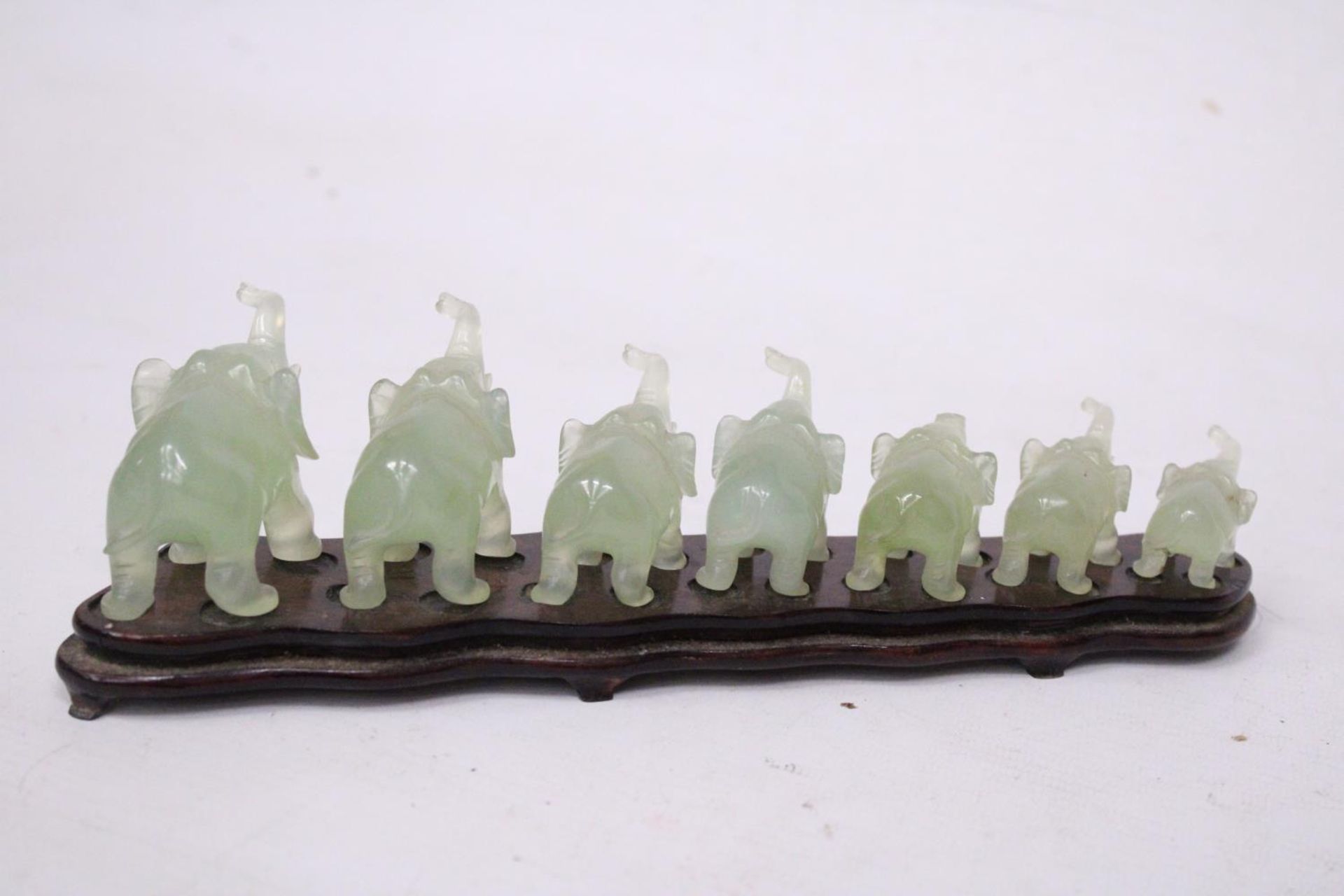 SEVEN GRADUATING JADE ELEPHANTS ON A WOODEN PLINTH (1 A/F) - Image 3 of 5