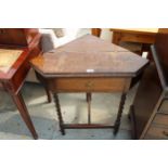 AN EARLY 20TH CENTURY OAK CORNER TABLE WITH SINGLE DRAWER ON BARLEY-TWIST LEGS, 30" WIDE