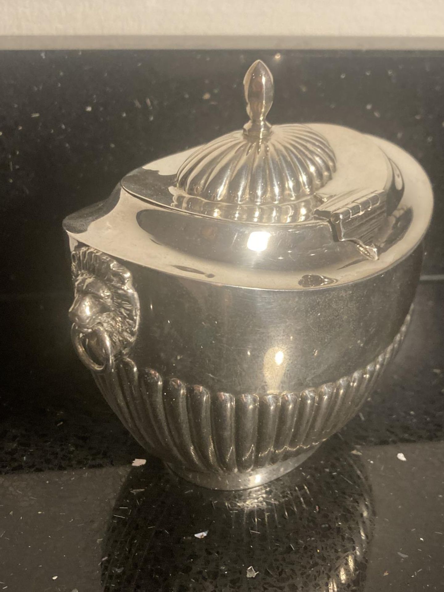 A HALLMARKED BIRMINGHAM SILVER LOOSE TEA CADDY GROSS WEIGHT 210 GRAMS - Image 2 of 5