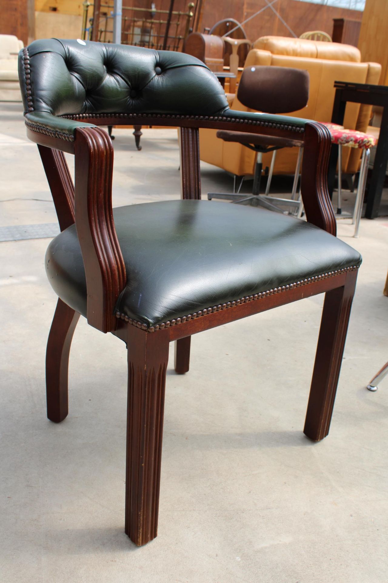 A MODERN MAHOGANY FRAMED GREEN LEATHER DESK CHAIR - Image 2 of 2