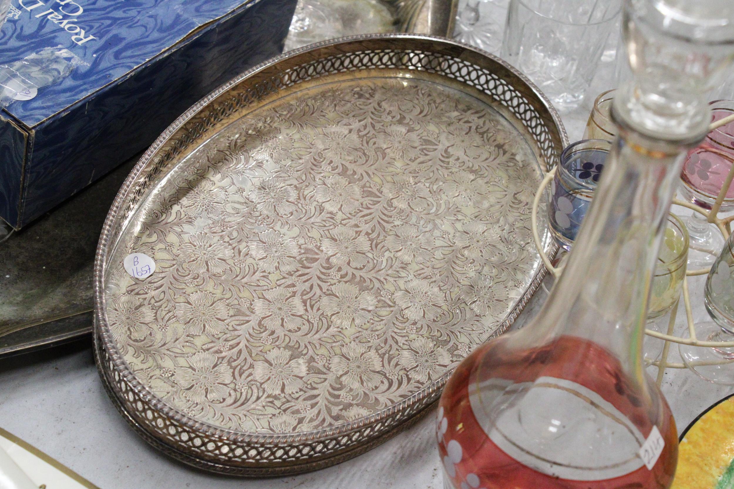 A MIXED LOT TO INCLUDE TWO SILVER PLATED TRAYS, A SET OF SIX COLOURED GLASSES ON A STAND, A PAIR - Image 5 of 6