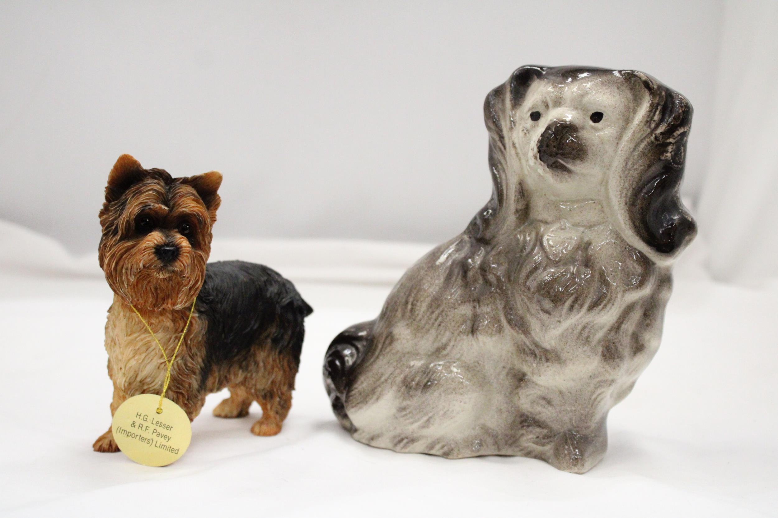 A FIGURE OF A MANTLE BLACK SPANIEL DOG AND A FURTHER LEONARD COLLECTION FIGURE OF A YORKSHIRE - Bild 2 aus 5