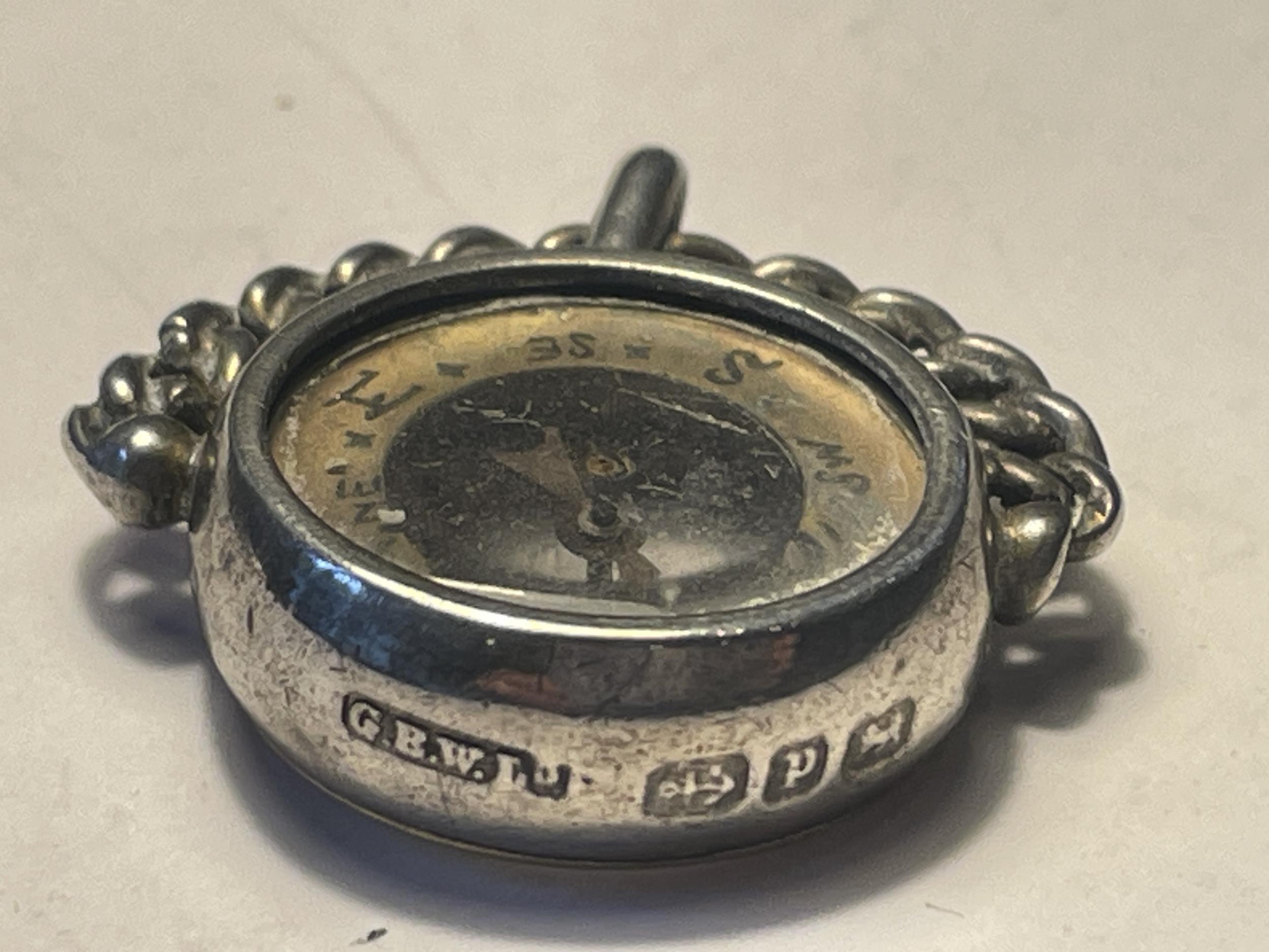 A HALLMARKED BIRMINGHAM SILVER COMPASS FOB - Image 3 of 3