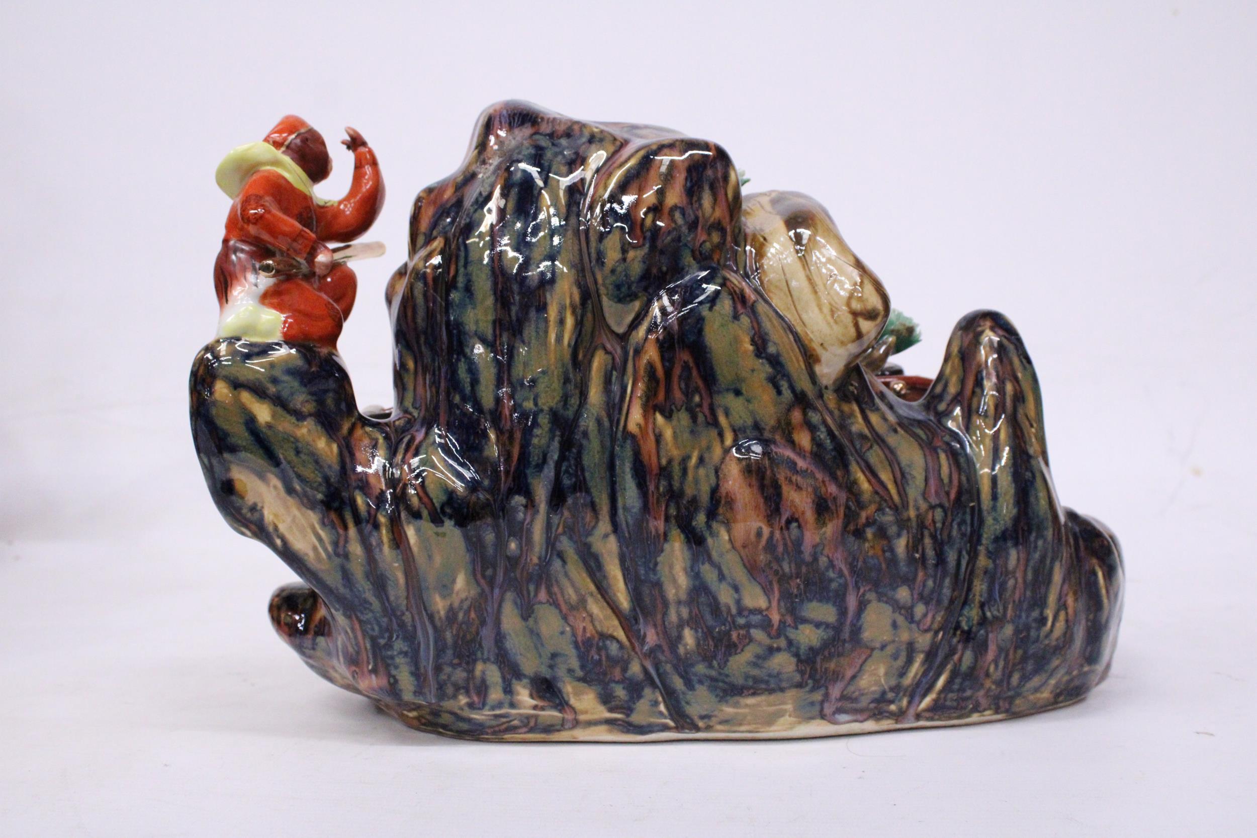 A CHINESE PORCELAIN LARGE FIGURAL GROUP OF MYTHICAL CHINESE CHARACTERS - Image 4 of 8