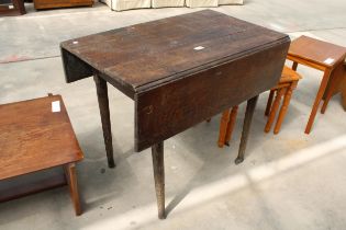 AN 18TH CENTURY OAK PEMBROKE TABLE