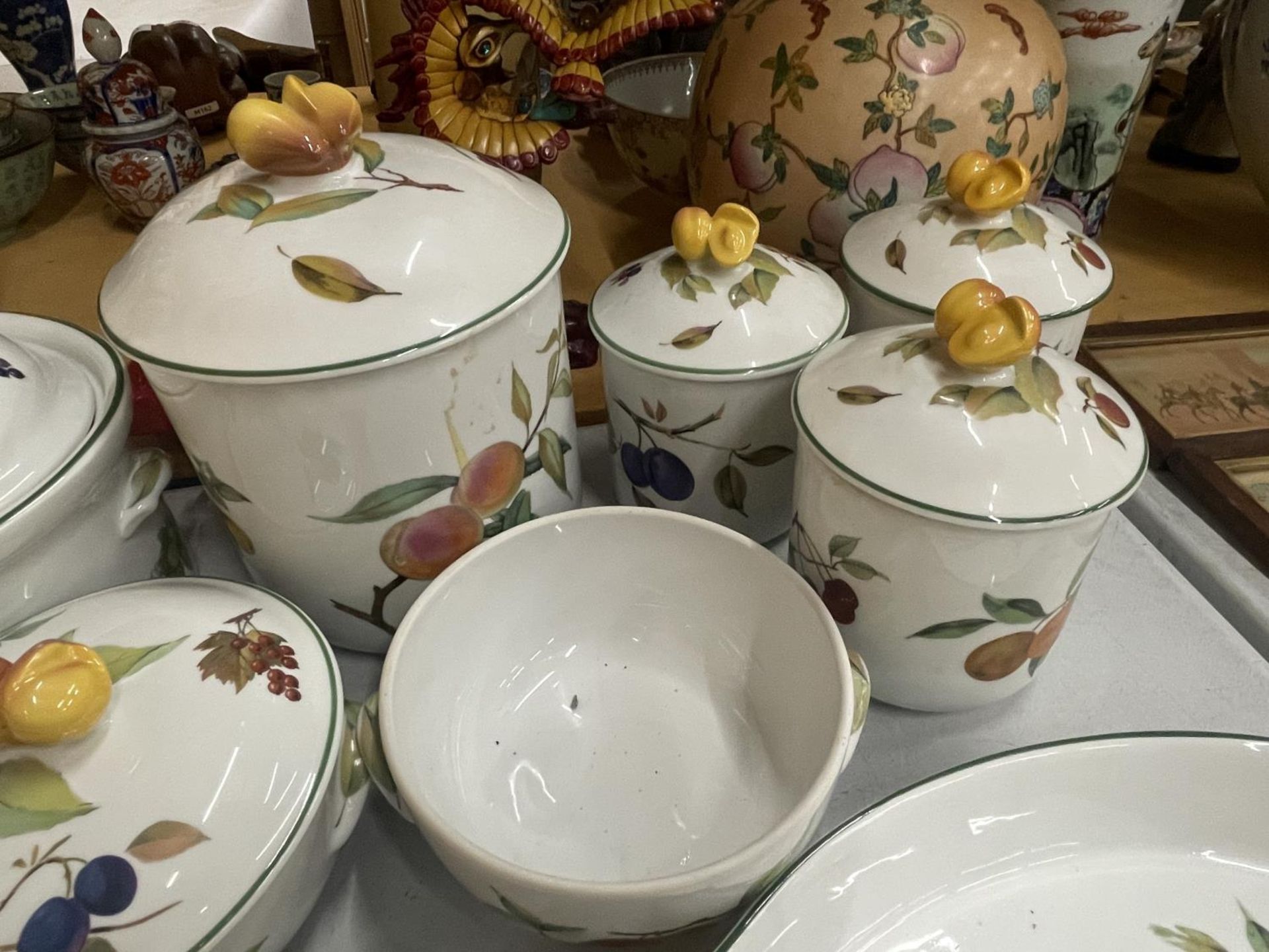 FOURTEEN LARGE ITEMS OF ROYAL WORCESTER EVESHAM TO INCLUDE LIDDED SERVING DISHES, BREAD BIN, - Image 6 of 12