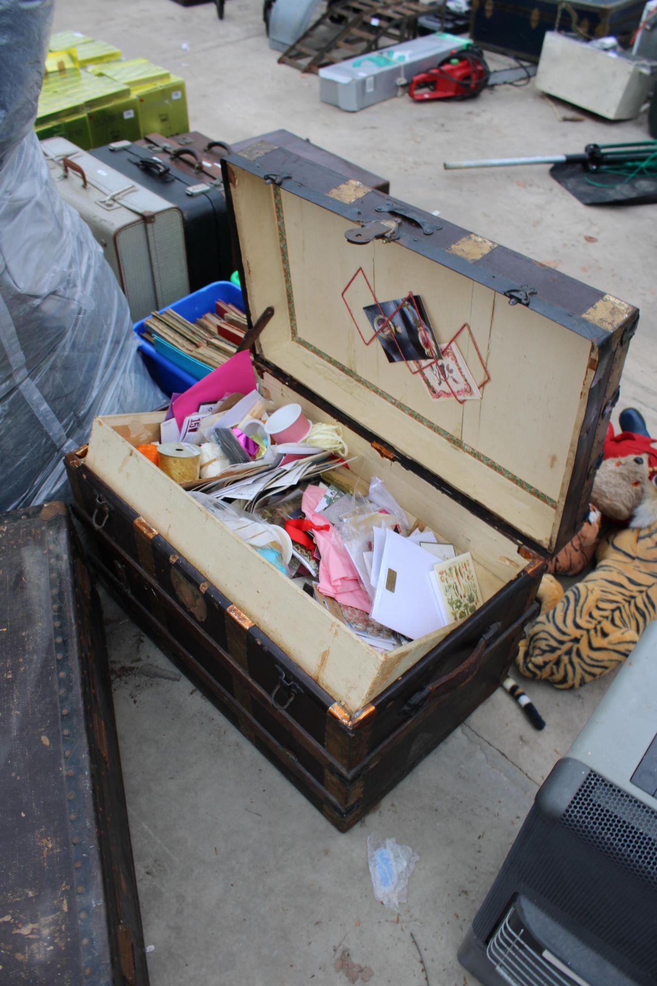 TWO VINTAGE TRAVEL TRUNKS - Image 4 of 4