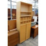 A MODERN PINE EFFECT STORAGE UNIT WITH CUPBOARDS AND SHELVES, 31.5" WIDE