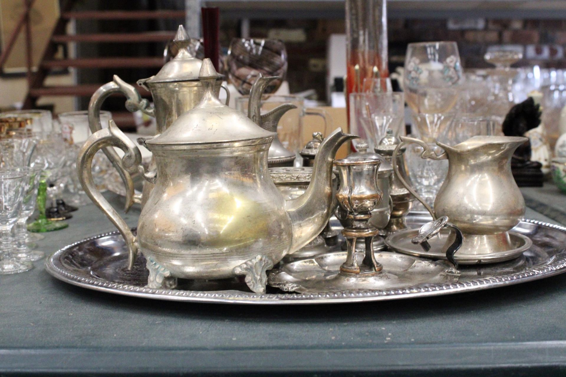 A QUANTITY OF SILVER PLATED ITEMS TO INCLUDE, A TRAY, TEAPOT, COFFEE POT, CANDLESTICK, JUGS, A CRUET - Image 6 of 6