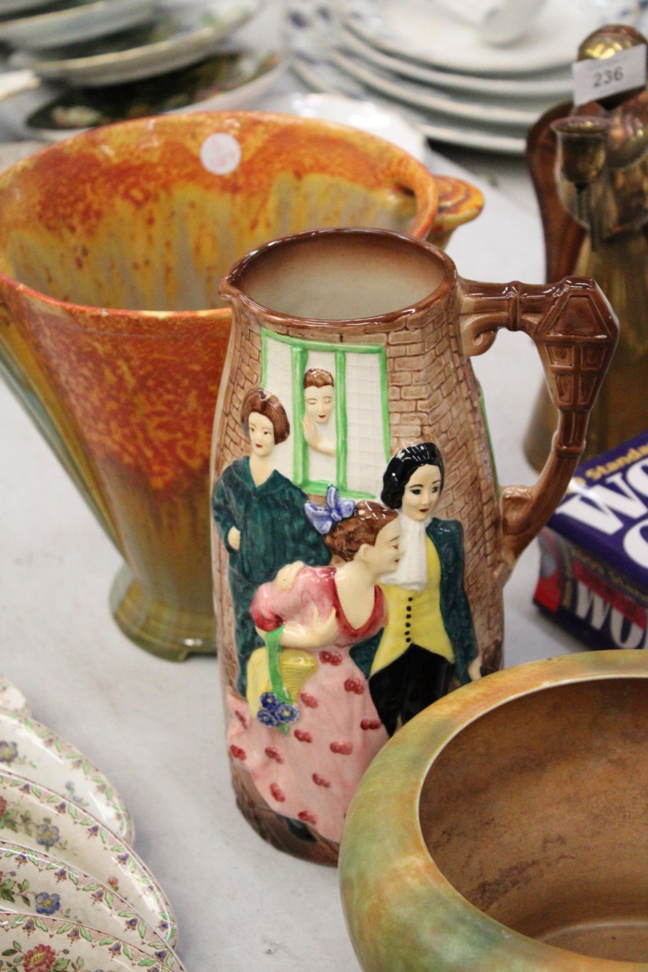 A MIXED LOT OF CERAMICS TO INCLUDE A BURLEIGHWARE JUG, A MALING VASE, A ROYAL CAULDON BOWL ETC - Image 4 of 6